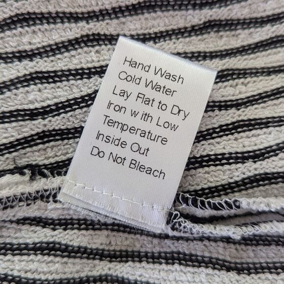 Misook S Black White Top Quiet Luxury Minimalist Career Work Wear Coastal - Picture 9 of 9